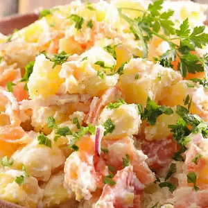 Ensalada de patatas nuevas con salmón ahumado sueco
