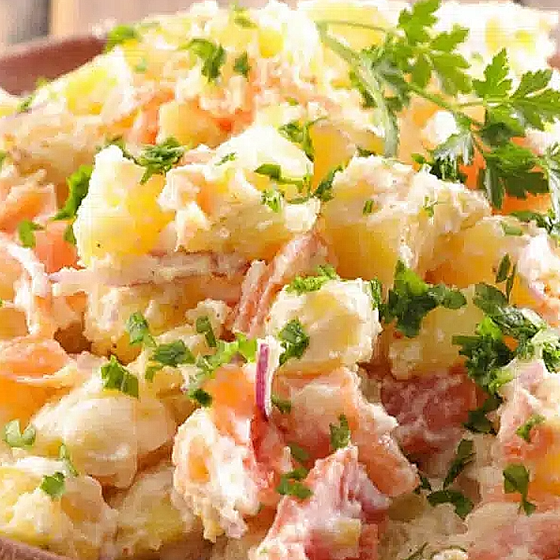 Ensalada de patatas nuevas con salmón ahumado sueco