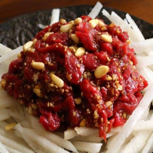 Tartare Coréen  boeuf et Nashi la pomme-poire, Yukhoe (육회)