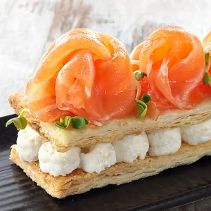 Puff pastry of scallops with salmon