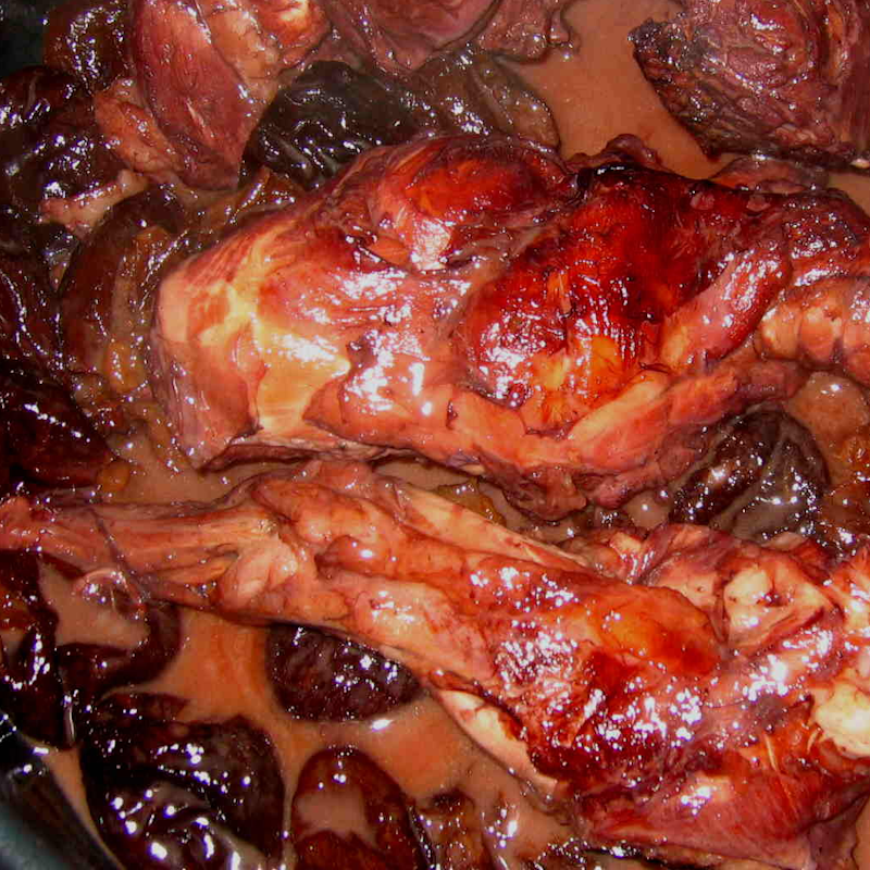 Lapin à la Bruxelloise à la Gueuze et aux pruneaux