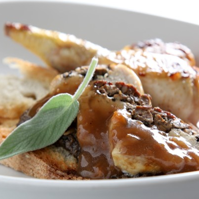 Suprema de Paloma en Salsa de Foie Gras Abundante con Trufa Blanca