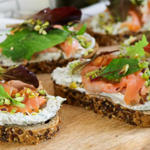 Bruschetta au Saumon fumé, fromage frais, Aneth
