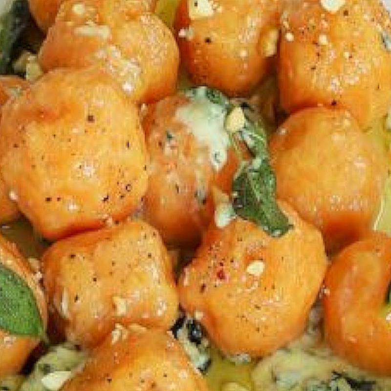 Gnocchis de patate douce au beurre de sauge farcis à la fourme d’Ambert