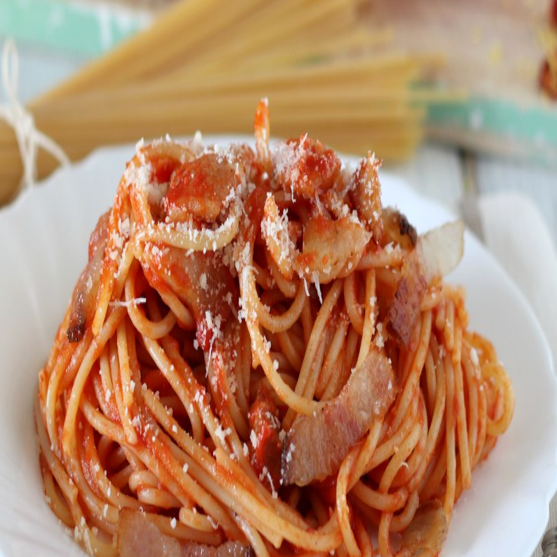 Spaghetti all'Amatriciana, codifiée par la commune d'Amatrice en 2000