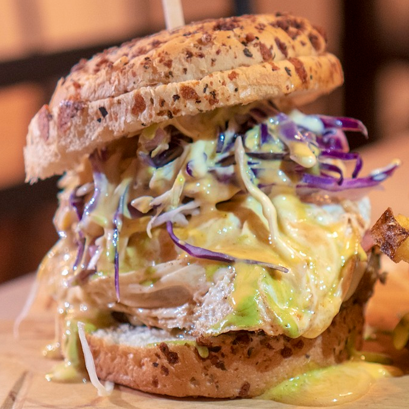 Burger Danois Frikadelle avec chou rouge et aïoli