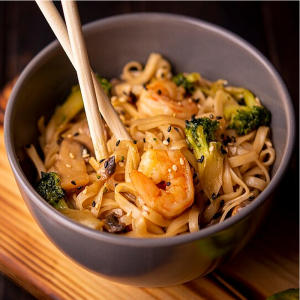 Curry Ramen com Peixe e Camarões