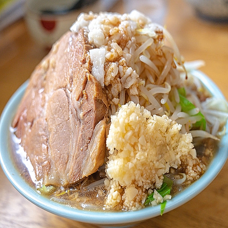 Ramen estilo Jiro (二郎系ラーメン)