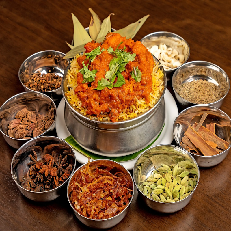 Recette de Poulet Effiloché Sucré sur du Riz Biryani de Ndoyiya, Cuisinière de Nelson Mandela